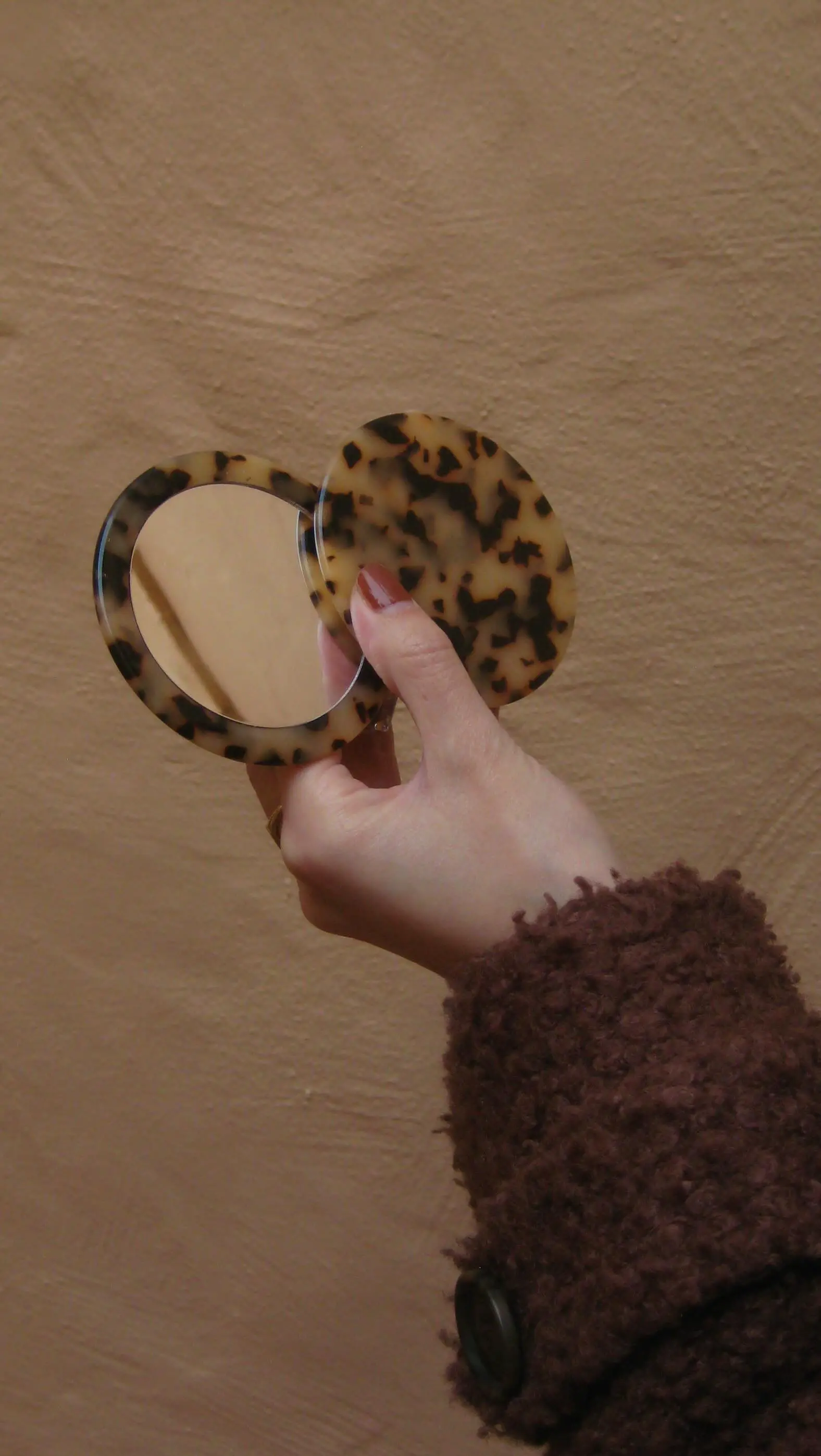 Machete Pocket Circle Mirror in Blonde Tortoise. – MACHETE