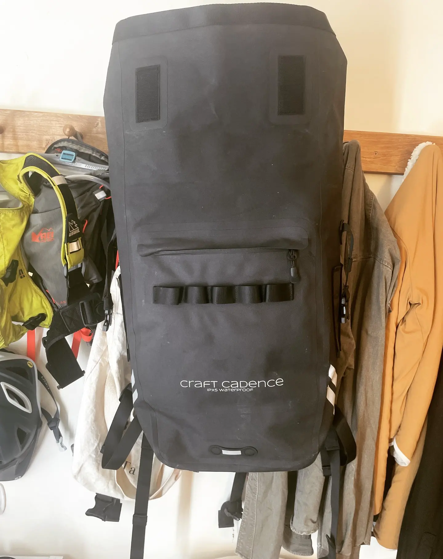 最高の防水ロールトップサイクリングバックパックをオンラインで購入