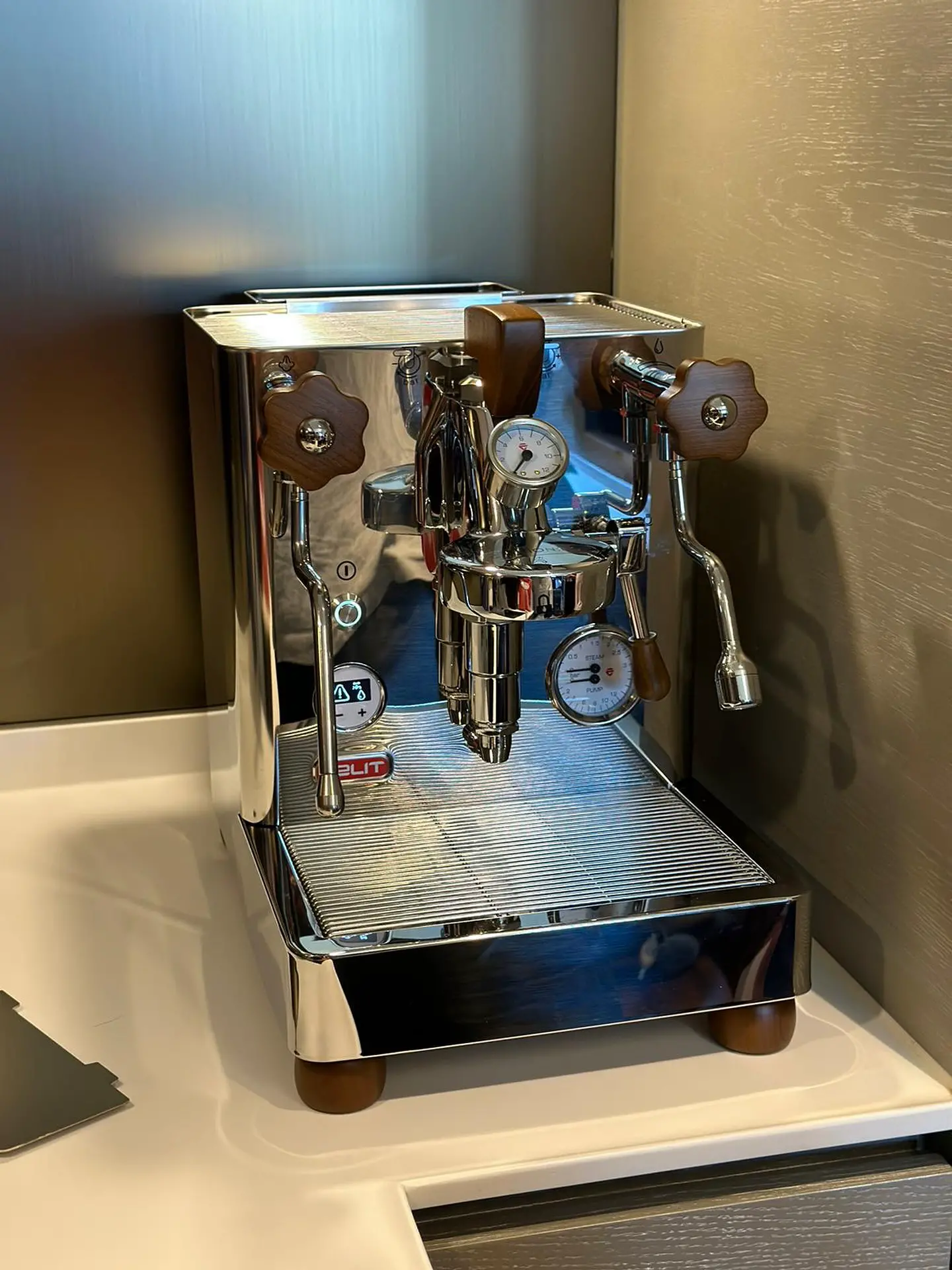 1Zpresso X-Ultra 手挽きミル：オフィスと旅行者の完璧なパートナー